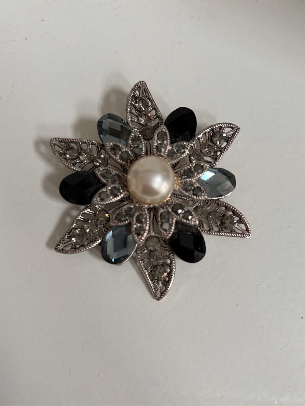Pearl-Center Silver/tone Floral Brooch/Pendant with Black & Gray Rhinestones
